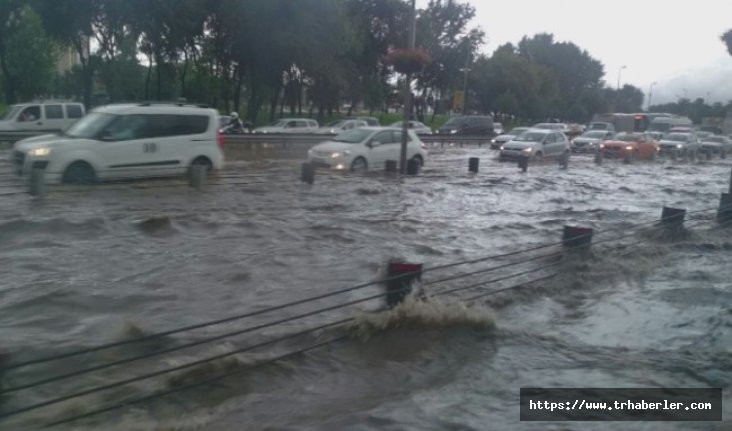 İstanbul'da şiddetli yağış etkisini gösterdi