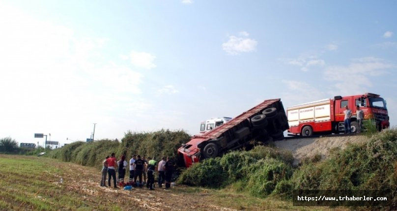 Manisa’da kamyonla otomobil çarpıştı: 4 yaralı