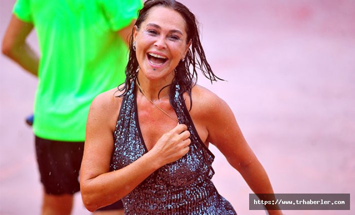 Tenis turnuvasında Hülya Avşar'ı yağmur dahi durduramadı - video izle