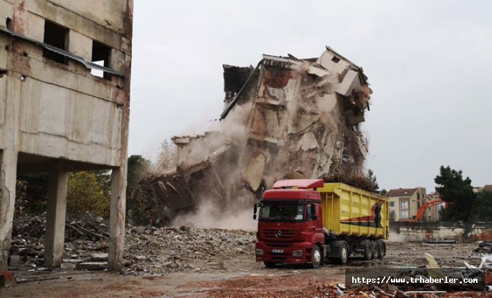 İnegöl'ün ilk fabrika binası böyle yıkıldı - video izle