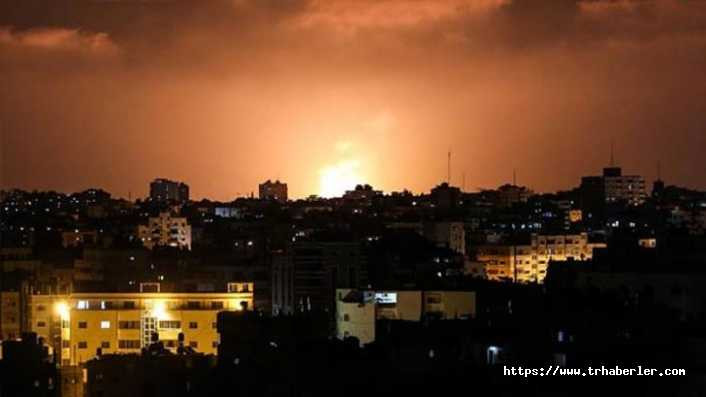 İsrail savaş uçakları ve helikopterleri Gazze'yi vuruyor...