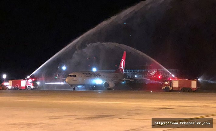 İstanbul Havalimanı'ndan ilk yurt dışı seferine su takıyla karşılama