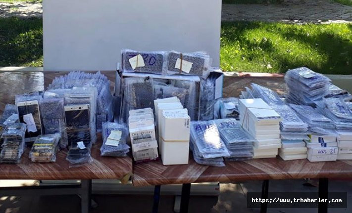 Manisa'da kaçak telefon ekranları ele geçirildi