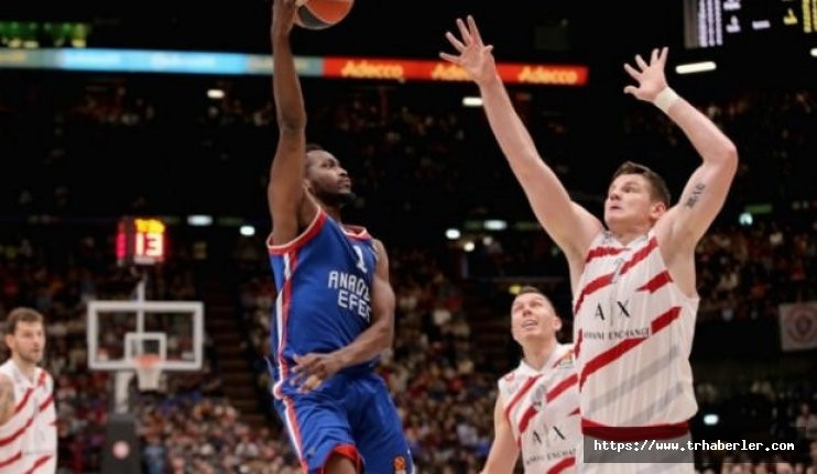 Anadolu Efes İtalya'da son topta kaybetti!