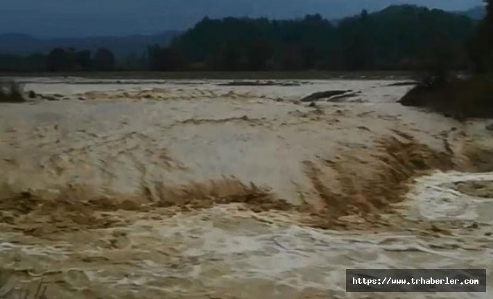 Manavgat'ta şiddetli yağış taşkına neden oldu