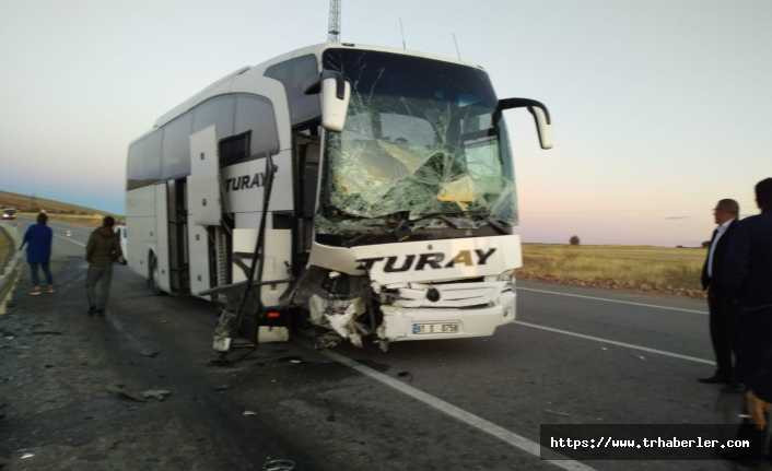 Sivas'ta yolcu otobüsü kaza yaptı ölü ve yaralılar var / video izle
