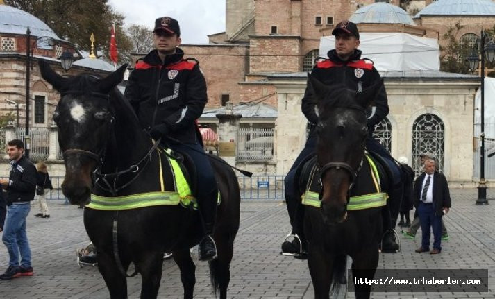 Sultanahmet Meydanı'nda atlı polisler göreve başladı