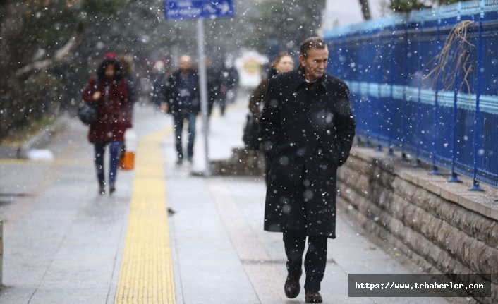 Ankara'da kar yağışı başladı! Ankara'da okullar tatil mi?