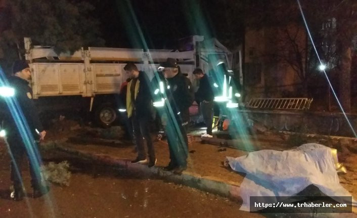 Isparta'da feci kaza! Otomobille kamyon çarpıştı: 1 ölü, 3 yaralı