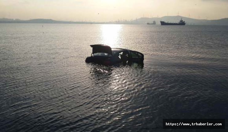 İzmir'de deniz içindeki araç hayrete düşürdü