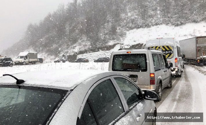 Kar yağışı yollar kapattı!  24 köy ve 59 mezra yolu ulaşıma kapandı...