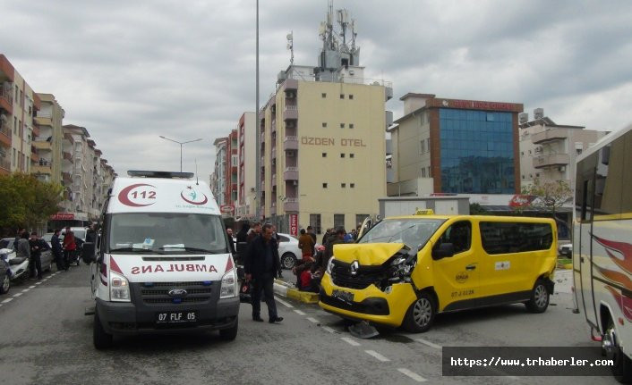 Manavgat'ta zincirleme kaza! 5 yaralı