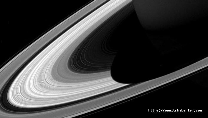 NASA'dan açıklama geldi! Satürn'ün halkaları şiddetle yok oluyor!