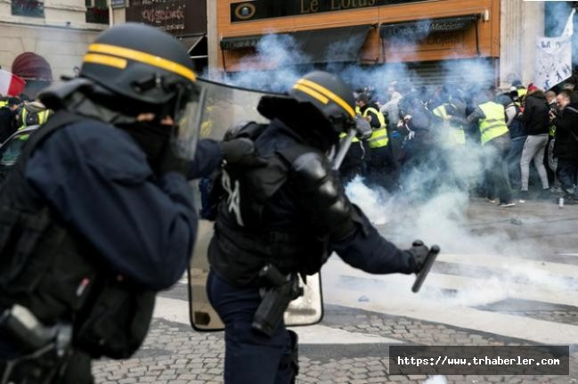 Paris'te ki Sarı Yelekliler'e biber gazı ve copla müdahale! Tam 200 noktada yollar kapatıldı!
