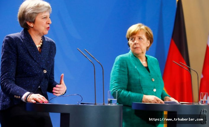 Theresa May, Almanya Başbakanı Merkel'le görüştü