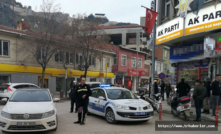 AK Parti ve MHP ilçe başkanlığı binası önünde şüpheli otomobil alarmı