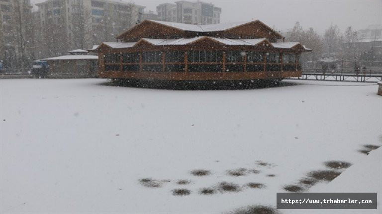 Aksaray’da kar ve dolu yağışı etkili oluyor