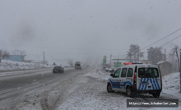 İzmir-Ankara yolu kar nedeniyle trafiğe kapandı!