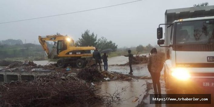 İzmir'de köprü çöktü, işçiler mahsur kaldı