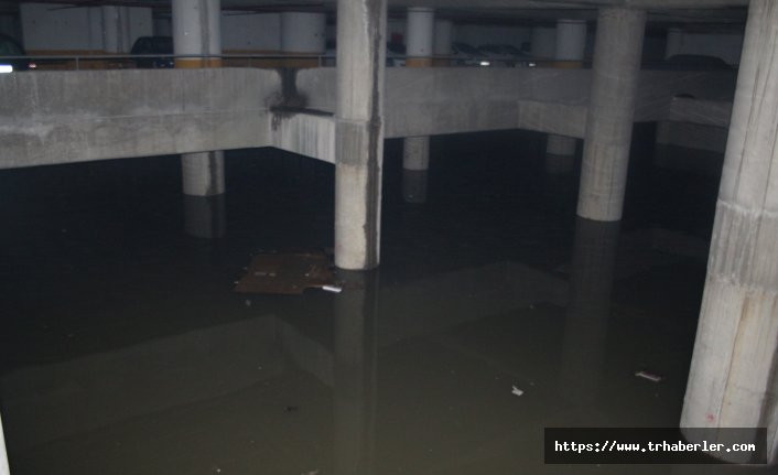 İzmir yağmura teslim oldu! Şehirlerarası Otobüs Terminali sular altında kaldı, elektrikler kesildi! video