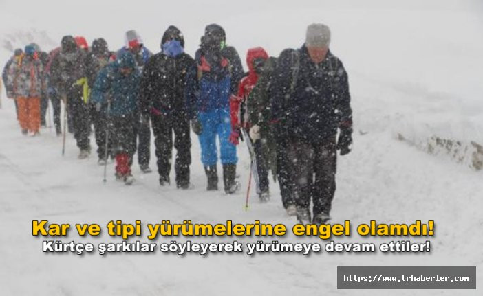 Kar ve tipi yürümelerine engel olamdı! Kürtçe şarkılar söyleyerek yürümeye devam ettiler!