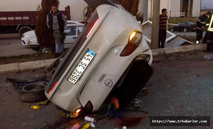Manisa'da iki otomobil çarpıştı: 4'ü çocuk 9 yaralı