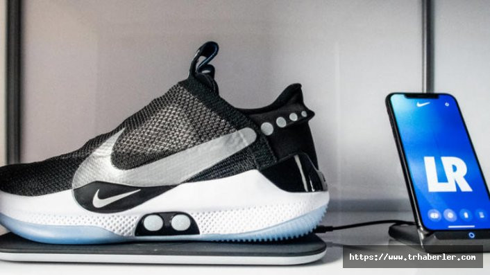 Nike'tan büyük yenilik! 'Uzaktan kumanda edilebilen ayakkabı' piyasaya sürüldü