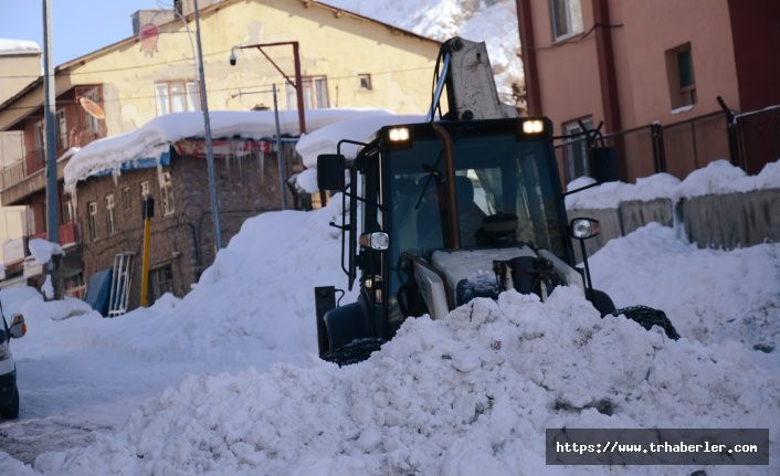 Şırnak'ta kar kalınlığı 2 metreyi buldu