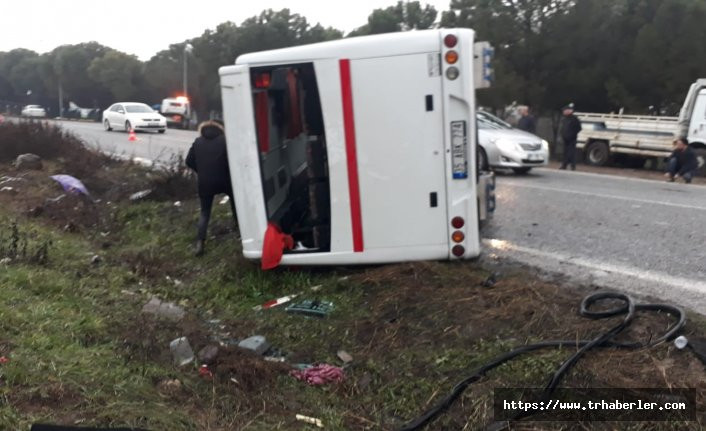 Şoför direksiyon hakimiyetini kaybetti, otobüs devrildi: 17 yaralı