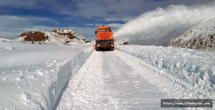 Van'da kuvvetli kar yağışı nedeniyle 15 yerleşim yeri ulaşıma kapandı