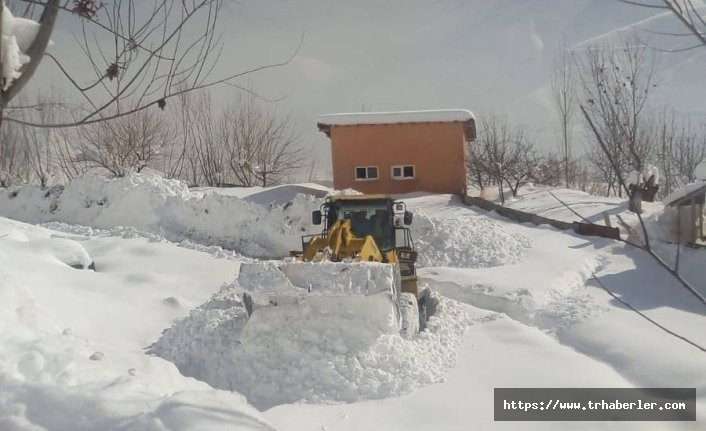 Yoğun kar yağışı nedeniyle Hakkari’de 29 yerleşim yeri ulaşıma kapandı