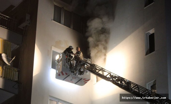 Antalya'da korkutan yangın! Binada mahsur kaldılar!