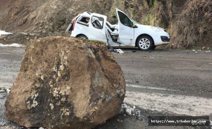 Dağdan kopan kaya parçası aracın üzerine düştü, sürücü yaralandı!