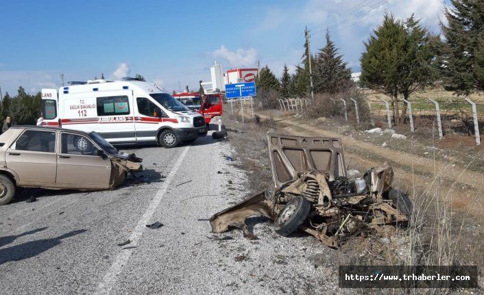 Denizli'de korkunç kaza: Otomobil ikiye bölündü