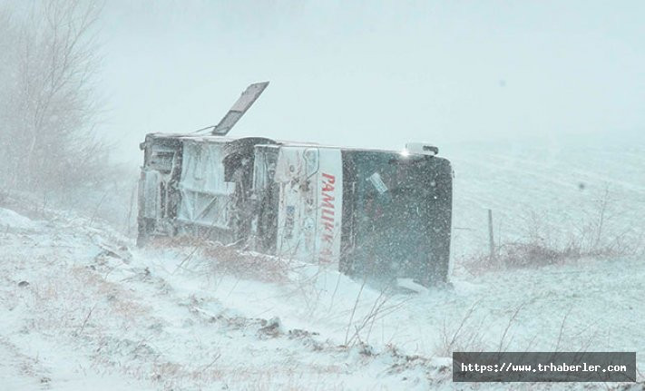 Kar ve tipi nedeniyle yolcu otobüsü devrildi! 4 kişi yaralandı...
