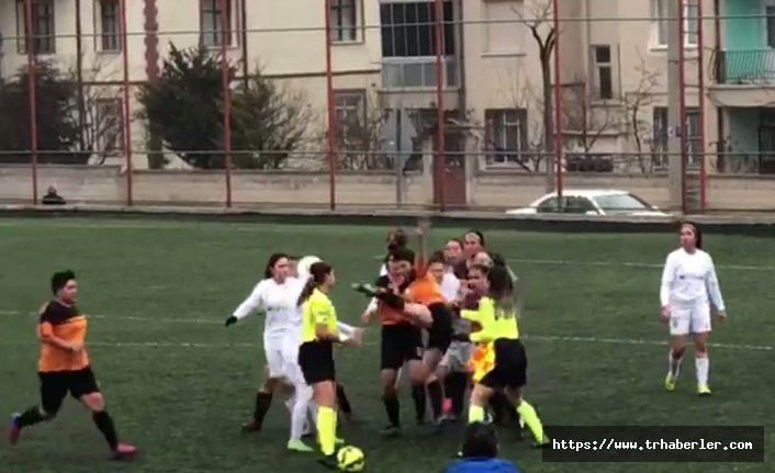 Kırmızı kart gören futbolcu, kadın hakeme saldırdı!