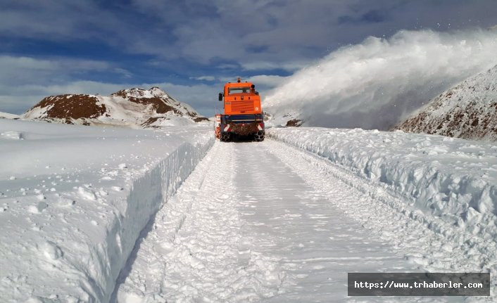 Van'da kar yağışı: 61 yerleşim yerinin yolu ulaşıma kapandı!