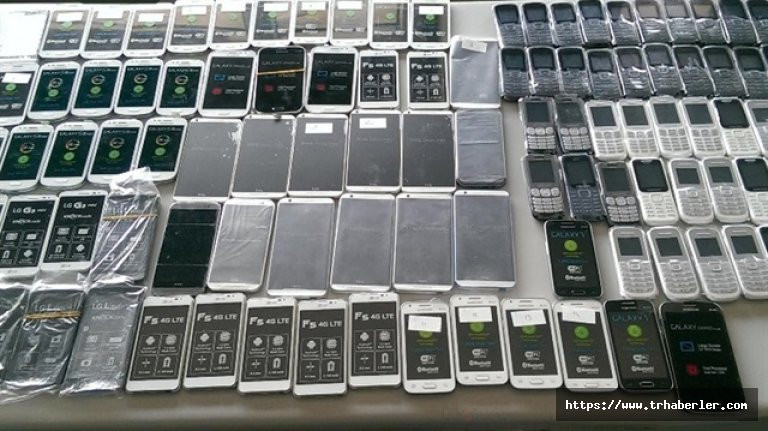 Adana'da telefon kaçakçılarına operasyon: Yüzlerce kaçak cep telefonu ele geçirildi!