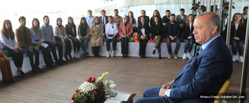 Cumhurbaşkanı Erdoğan sosyal medyada gençlerin sorularını yanıtlıyor (CANLI İZLE)