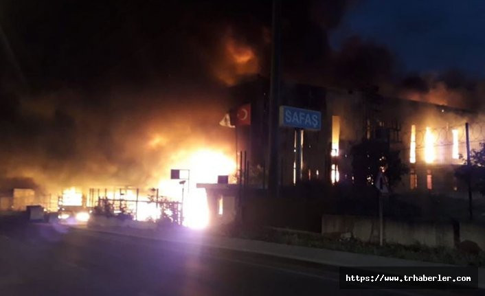 Gebze'de sünger fabrikasında büyük yangın