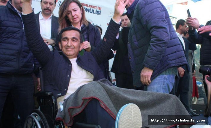 Silahlı saldırıya uğramıştı! AK Parti'li aday, alçılı ayakla tekerlekli sandalyede miting yaptı!