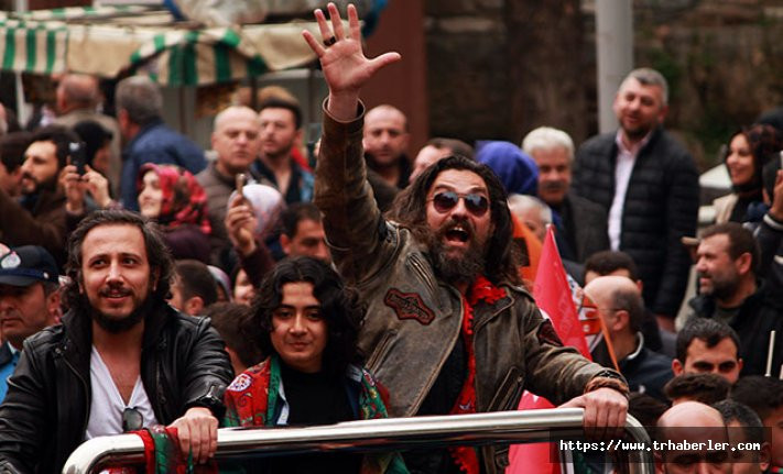 Bursa'da fetih yürüyüşünde Diriliş Ertuğrul oyuncularına yoğun ilgi