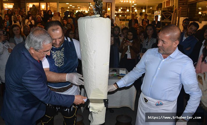Kahramanmaraş'ta 250 kiloluk 'dondurma' ile özel gösteri