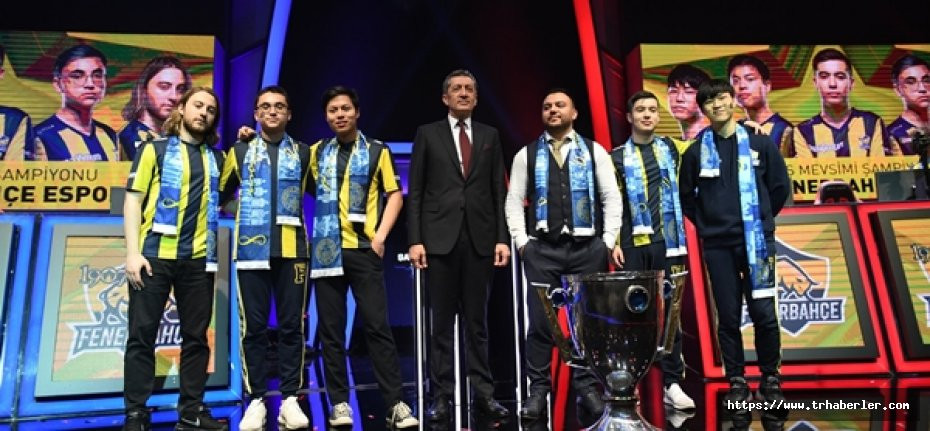 Milli Eğitim Bakanı Ziya Selçuk, E-Spor Finaline Katıldı