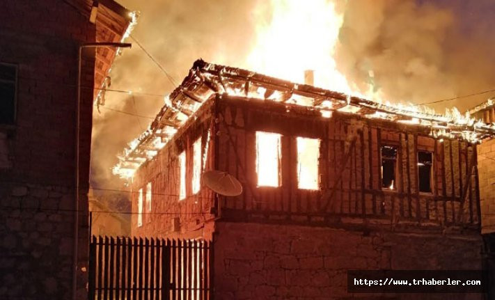 Safranbolu'da yangın! 2 ev küle döndü...