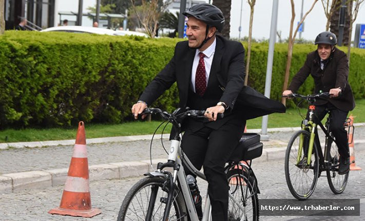 Tunç Soyer, 23 Nisan kutlamalarına bisikletle gitti