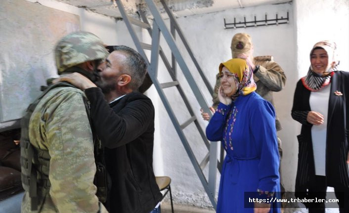 Hakkari'de vatani görevini yapan askere "Anneler Günü" sürprizi!