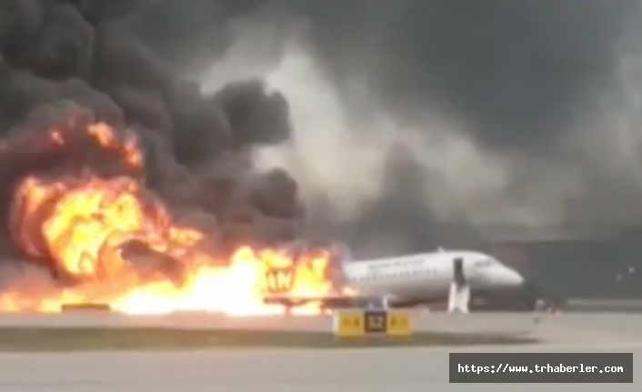 Korkunç kaza! Zorunlu iniş yapan uçak alev alev yandı: 40 ölü! VİDEO İZLE