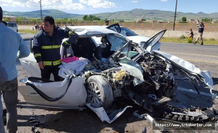 Van Erciş'de otomobille iş makinesi çarpıştı! 3 ölü 6 yaralı