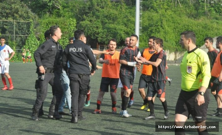 Zonguldak'ta oynanan maçta köşe bayrağı kavgası!